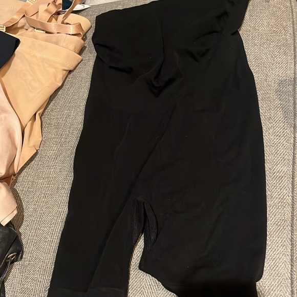 Kindred Bravely maternity shorts medium ,bundle you will get 1 nude & 1 black - Picture 10 of 15